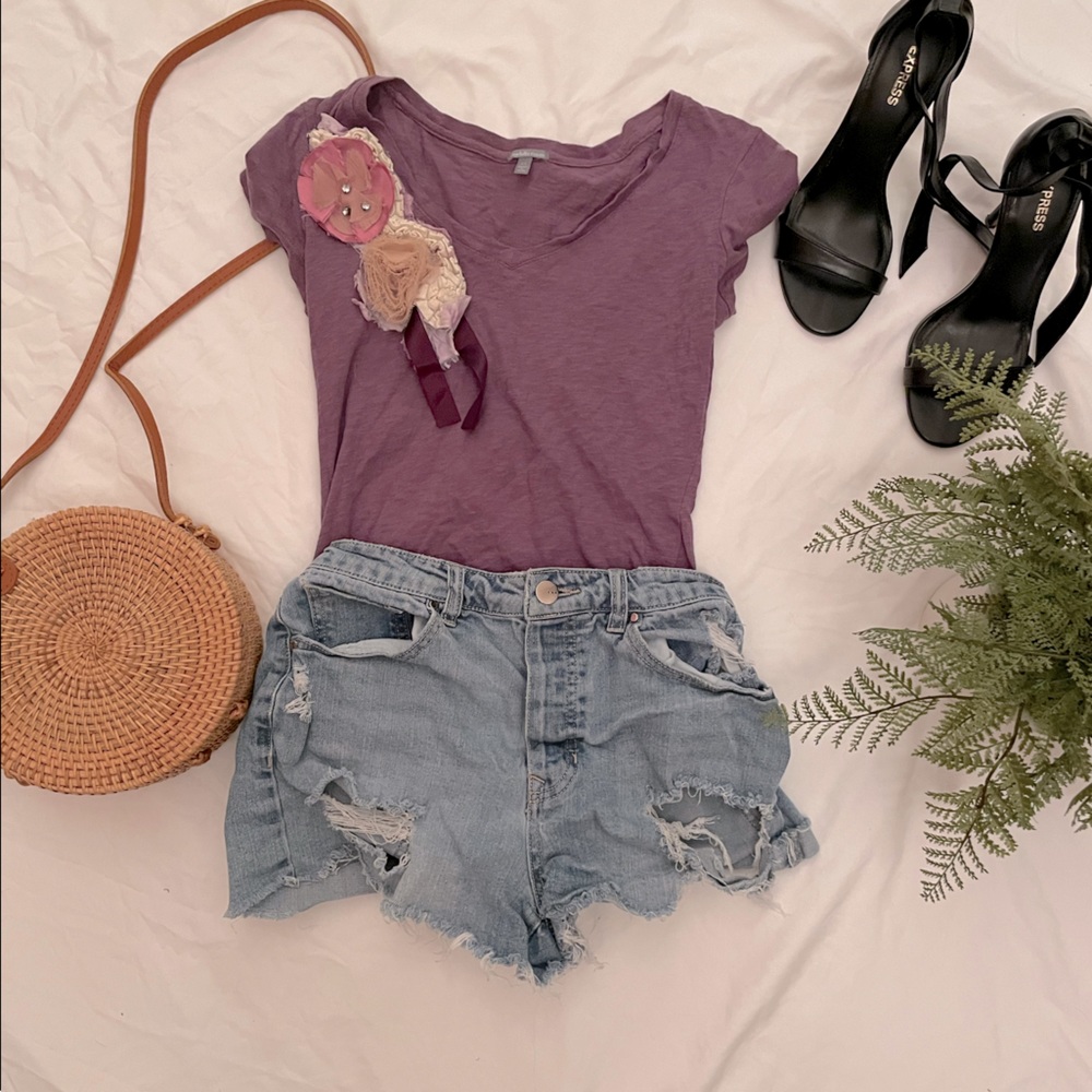 Flower accent t shirt
